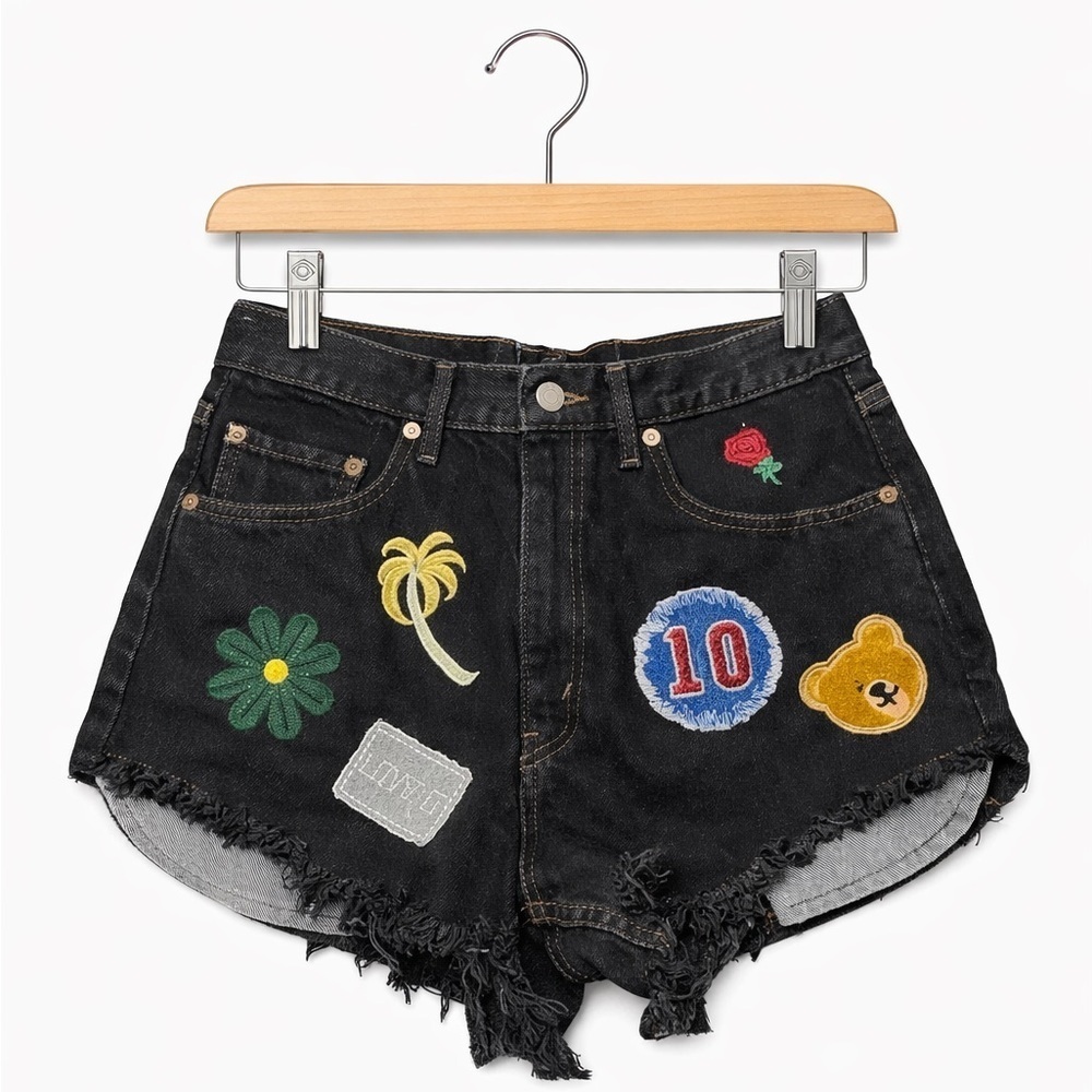 Levi's Women's Black Denim Shorts With Embellishments. 32" waist, 2.5" Iengrh